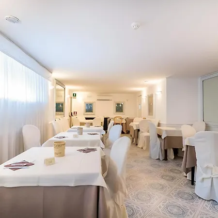 Hotiday Collection - Sant'agnello 4* Sorrent